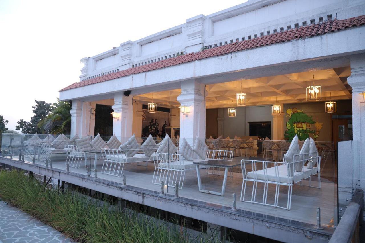 Hotel Fort28 Нагпур Екстериор снимка